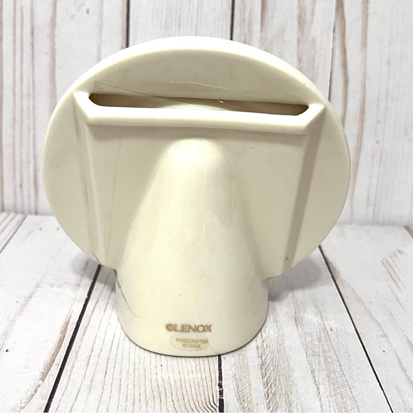 Lenox Ivory Porcelain Round Picture Frame with Gold Trim - Picture 2 of 7